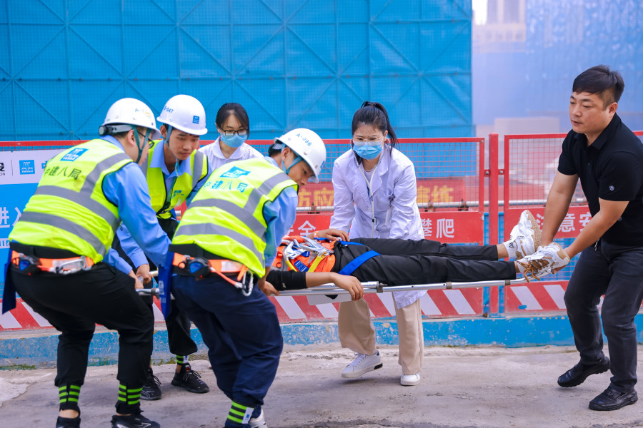 龙华建设圆满承办龙华“筑安”关爱项目发布仪式暨应急演练现场观摩会