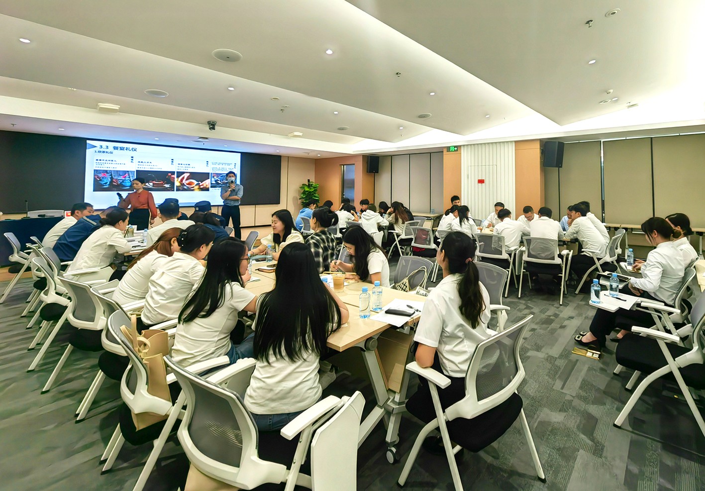 内修素养，外修形象——为打造高质量国有经济提供重要的精神力量